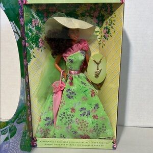 Barbie Mattel 2001 Vintage Simply Charming Special Edition.